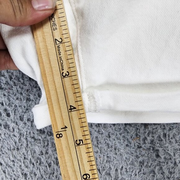 Levi's Shorts Womens 32 White Stretch Mid Rise Mid Length Denim Jean - Picture 5 of 11
